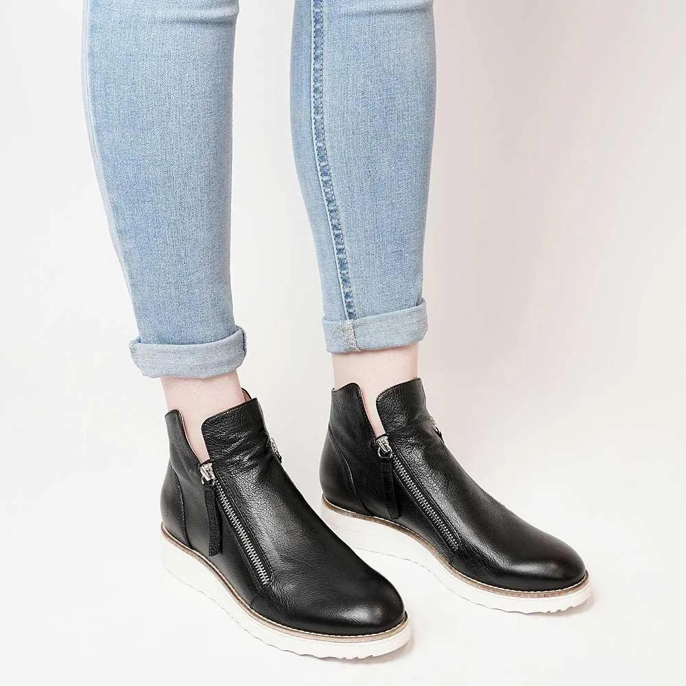 Ohmy Black Leather Ankle Boots